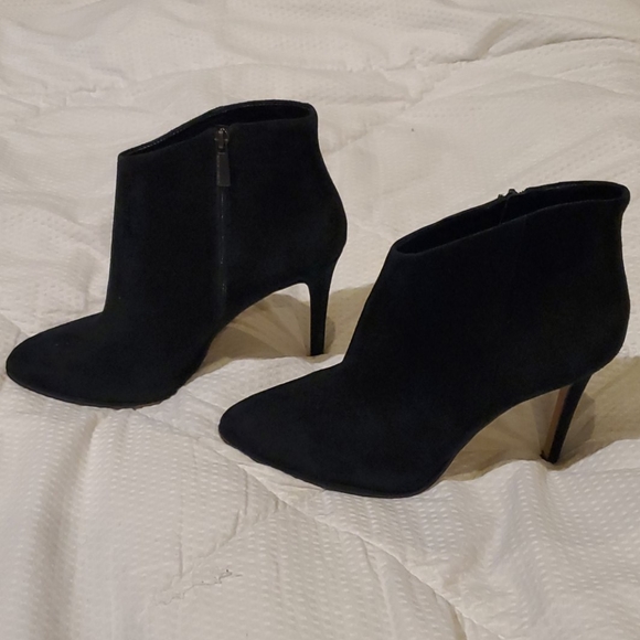 Vince Caputo womens black suede booties - Picture 2 of 5